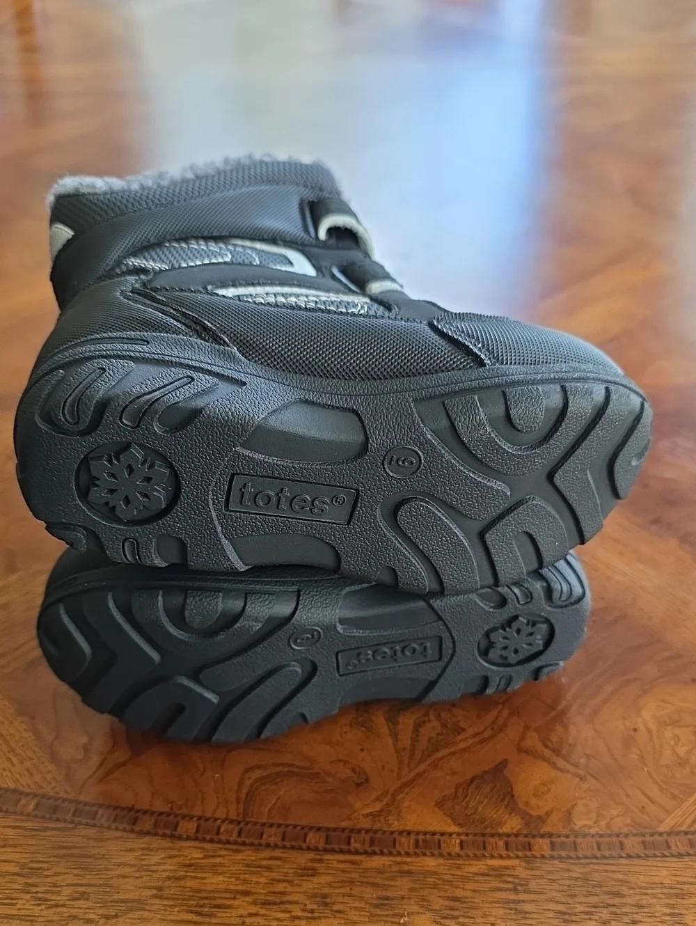 Totes Kids Toddler Boys Tayton Waterproof Insulated Flat Heel Winter Boots Sz 9T